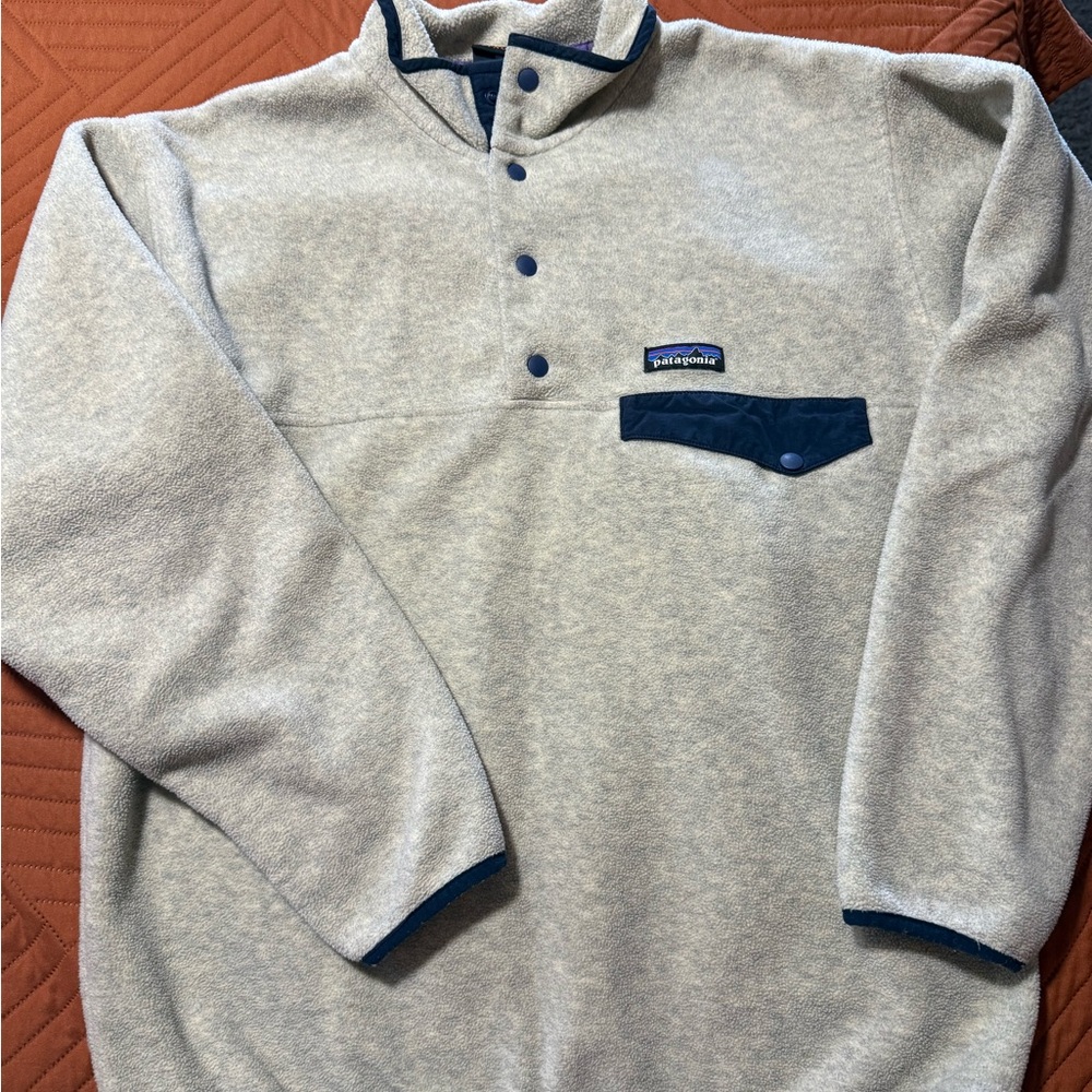 Patagonia Men's Cream and Blue Fleece Pullover